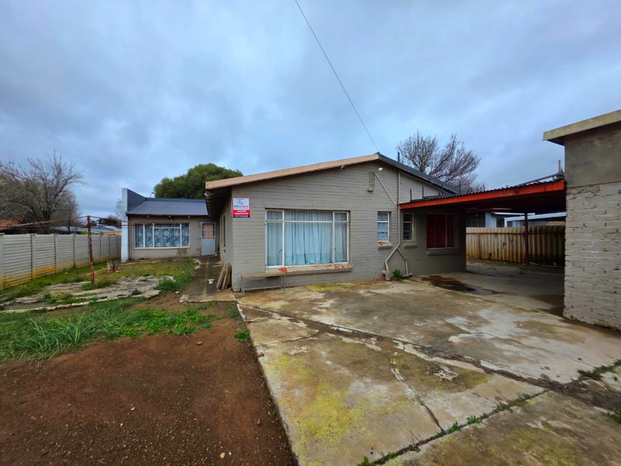 11 Bedroom Property for Sale in Brandwag Free State